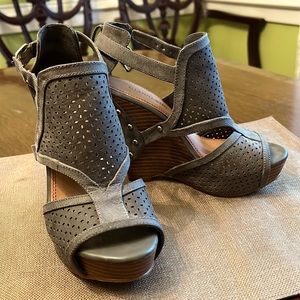 Gianni Bini Grey Platform Wedges